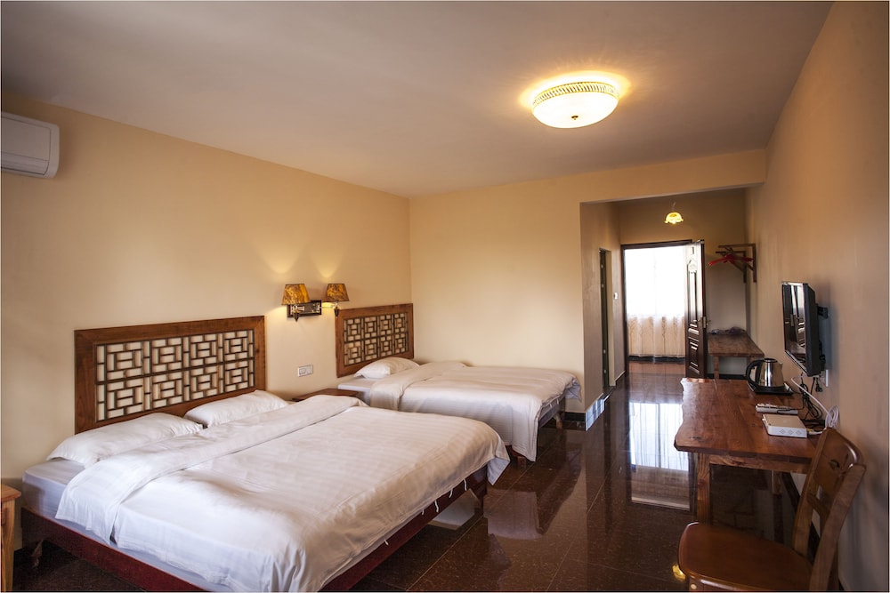Riverside Retreat Hotel 10/36