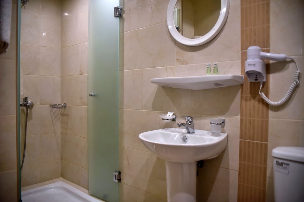 24 Seven Boutique Hotel 42/45