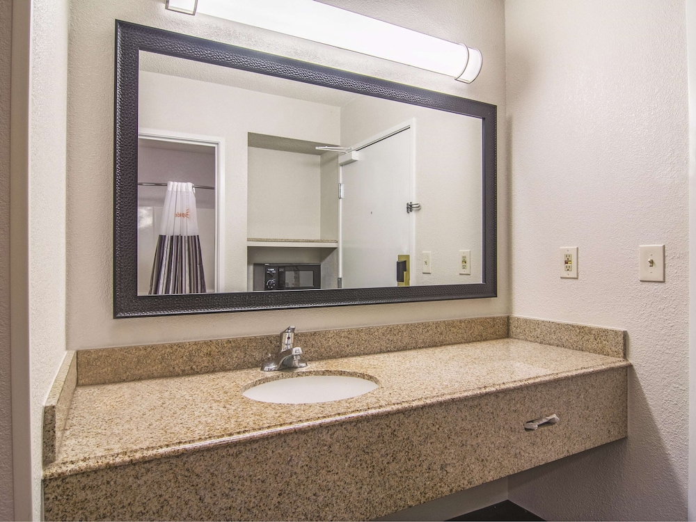 Wingate by Wyndham Brunswick GA / I-95 3/37