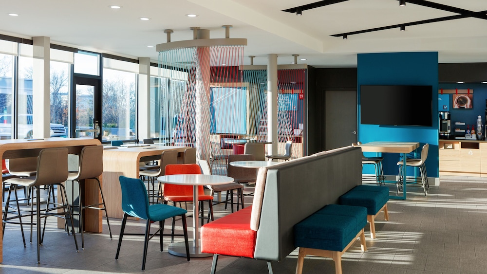 avid hotel Harrisburg NE - Hershey Area by IHG 14/26