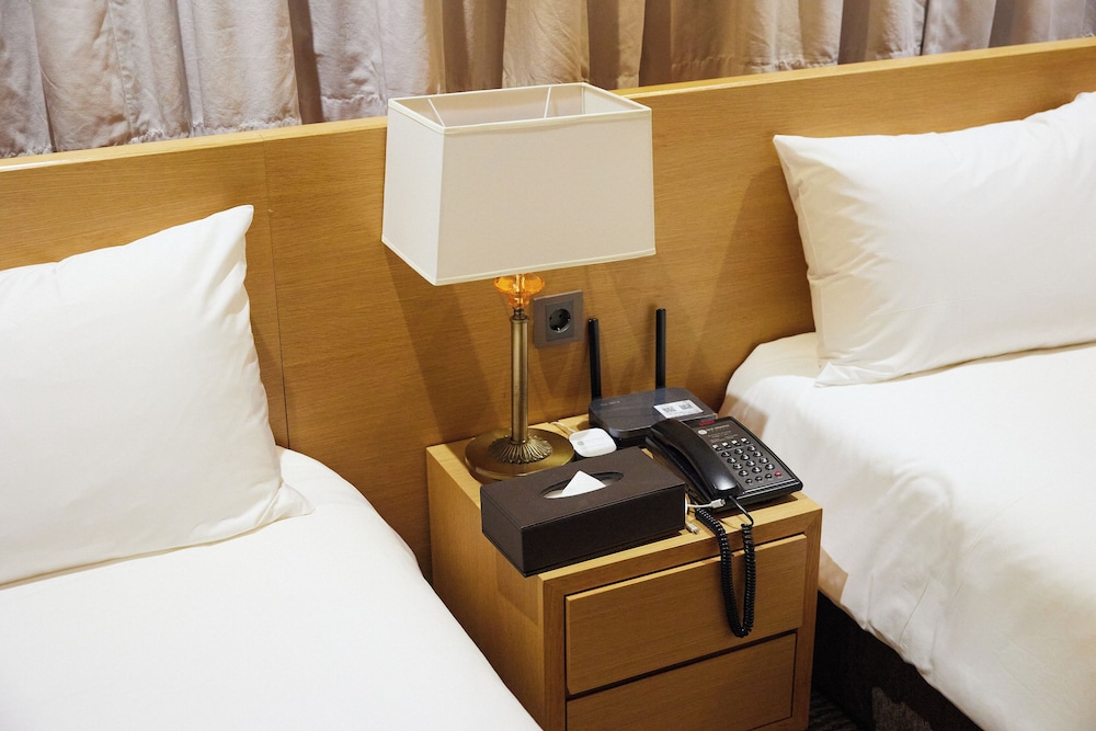 NEW ORIENTAL HOTEL 25/50