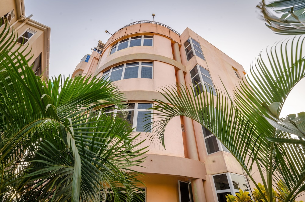 Hotel Top Five 12/52