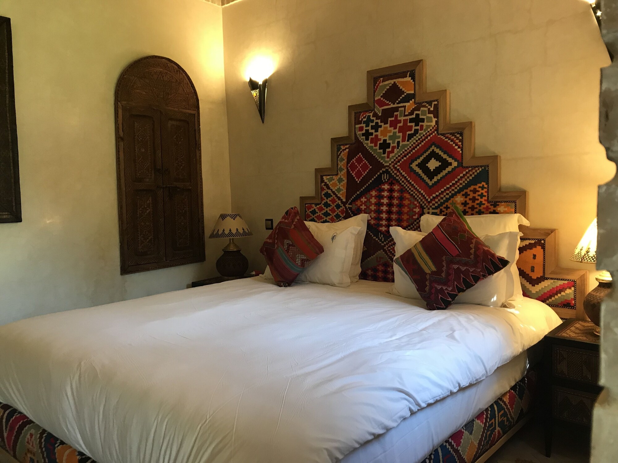 TRADITIONAL, SUITE