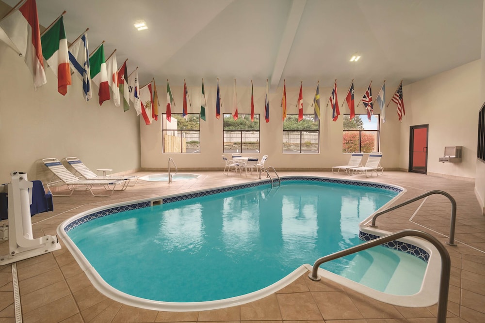 Radisson Hotel and Conference Center Rockford 3/57