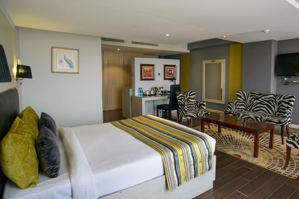 Cloud Hotel & Suites 13/37