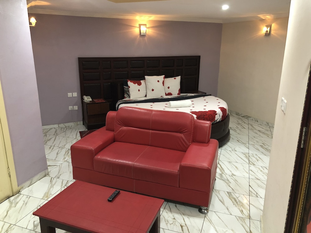 Virginrose Resorts 12/37
