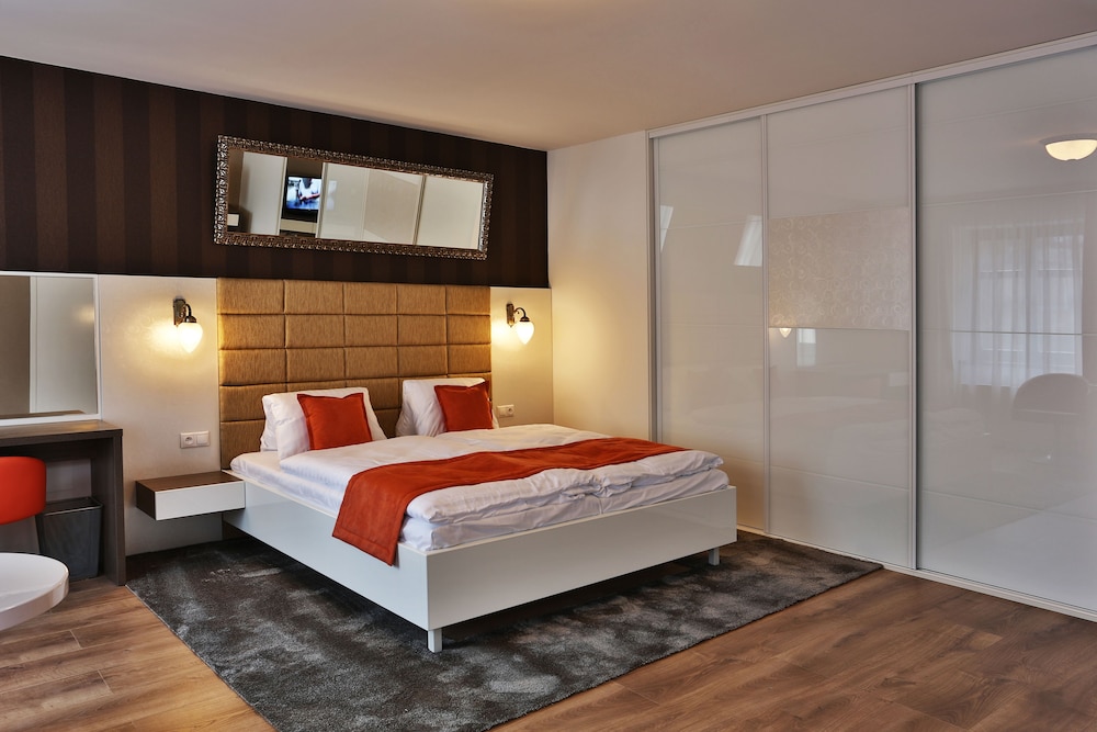 VIP Apartments 4/30