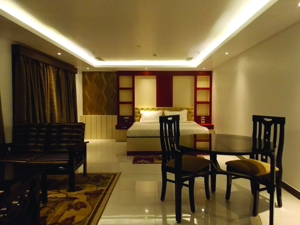 Airport City Hotel 24/35