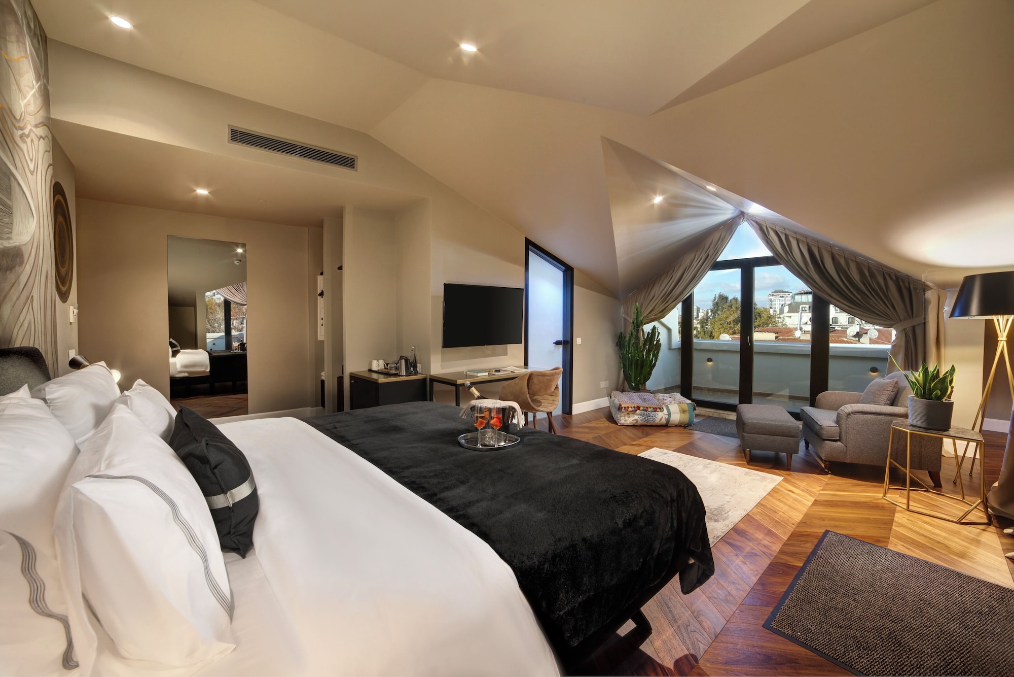 LOFT, TERRACE