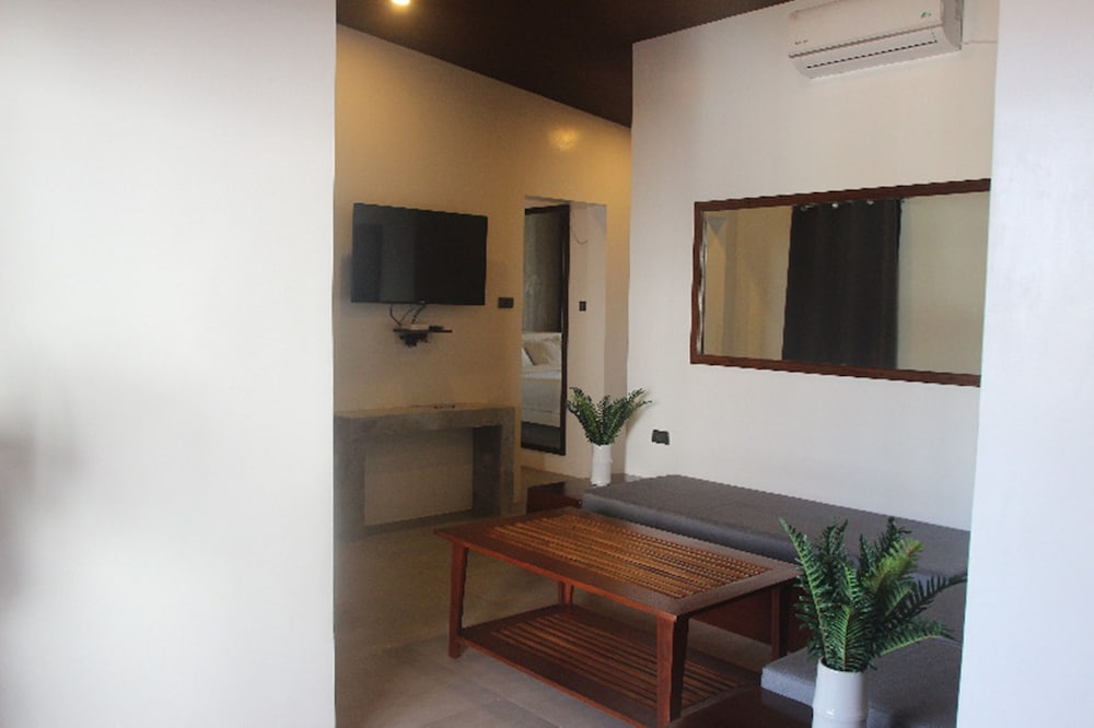 Amihan Resort 51/65