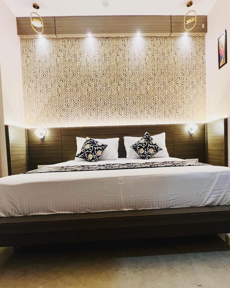 R.G Bilkha Hotel and Resorts 13/47