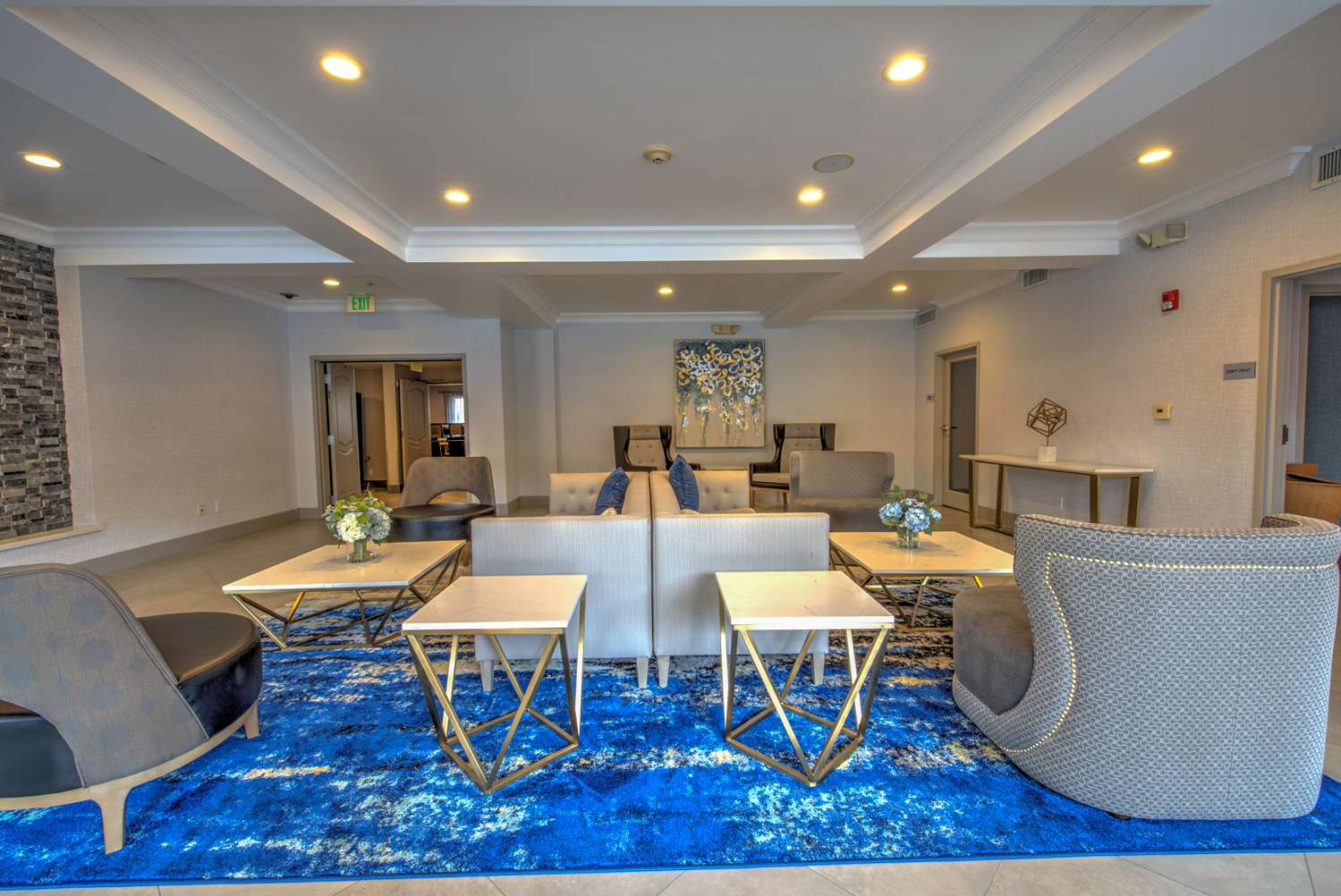 Best Western Plus Media Center Inn & Suites 16/28