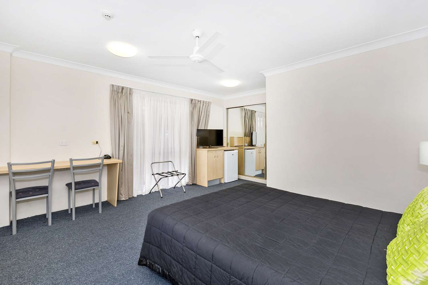 Room, Queen Bed