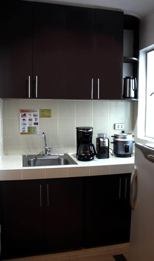 Frederick's Apartelle 51/52