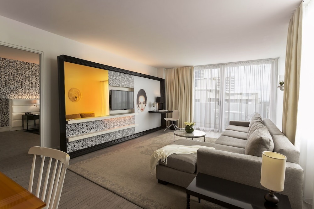Mondrian South Beach 36/64