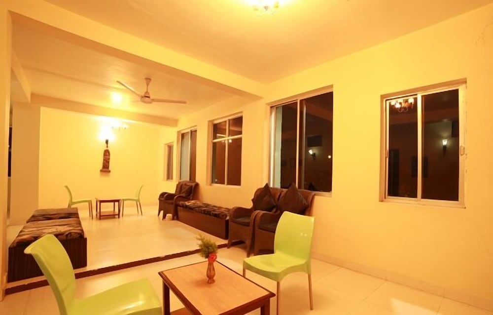 HOTEL KARNAVATI 29/50