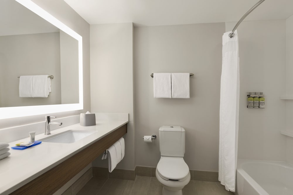 Holiday Inn Express & Suites Charleston - Mount Pleasant 15/37