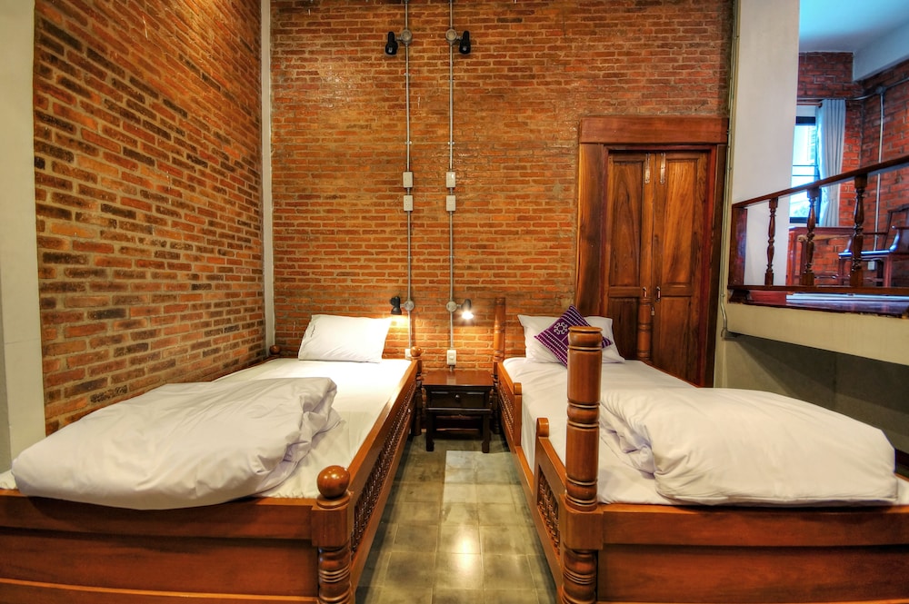 Saengpanya Home Boutique Hotel 24/65
