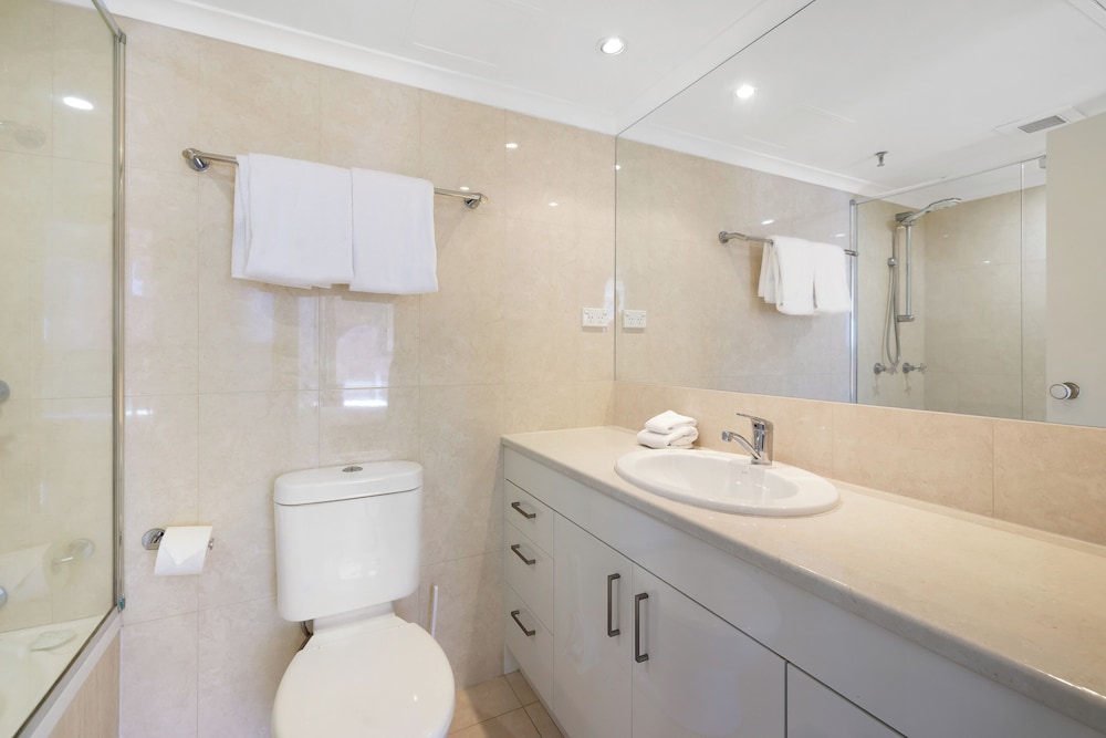 ULTIQA Beach Haven on Broadbeach 48/50