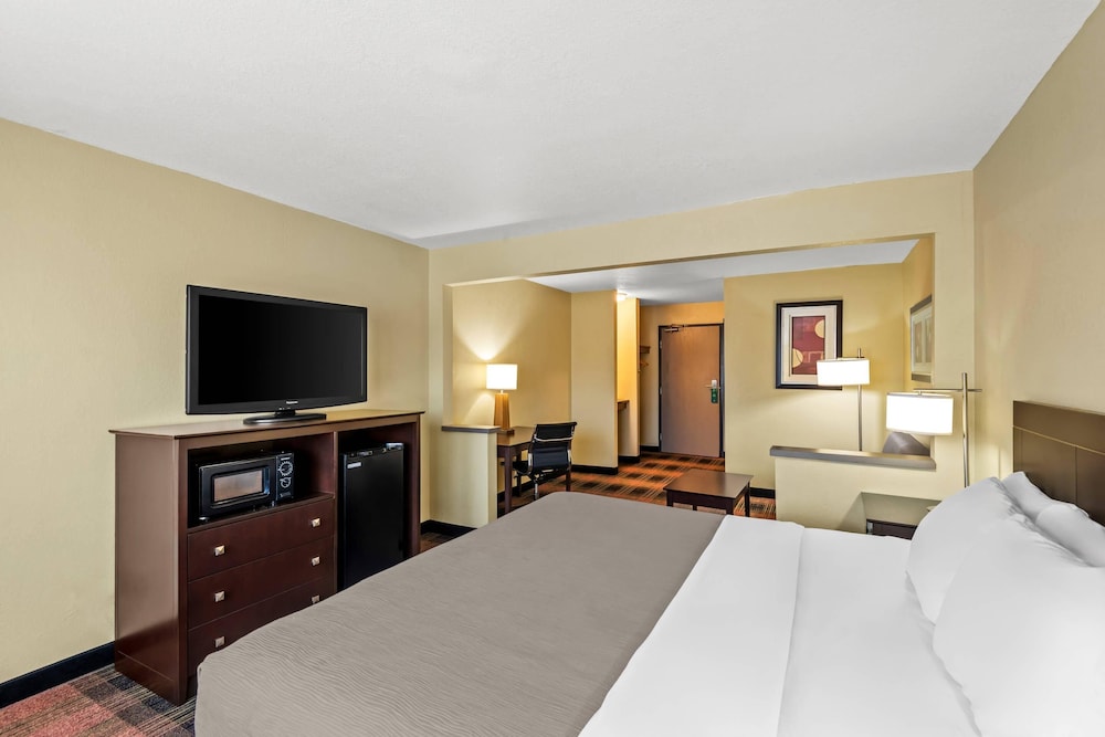 Quality Inn & Suites Des Moines Airport 12/50