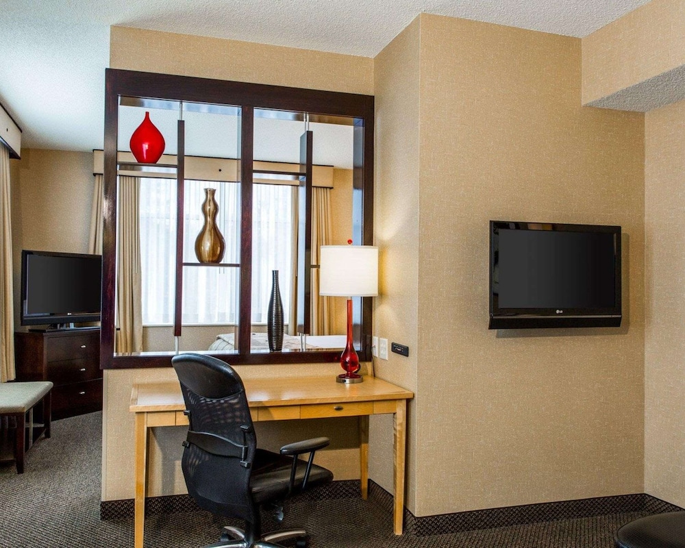Cambria Hotel Traverse City 32/46