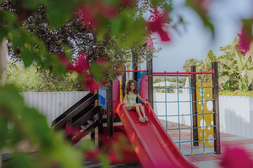 Nissi Beach Resort 69/75