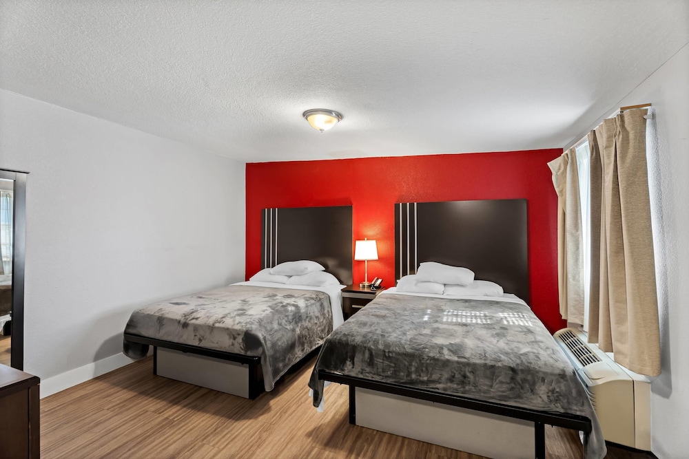 Efficiency, 2 Queen Beds