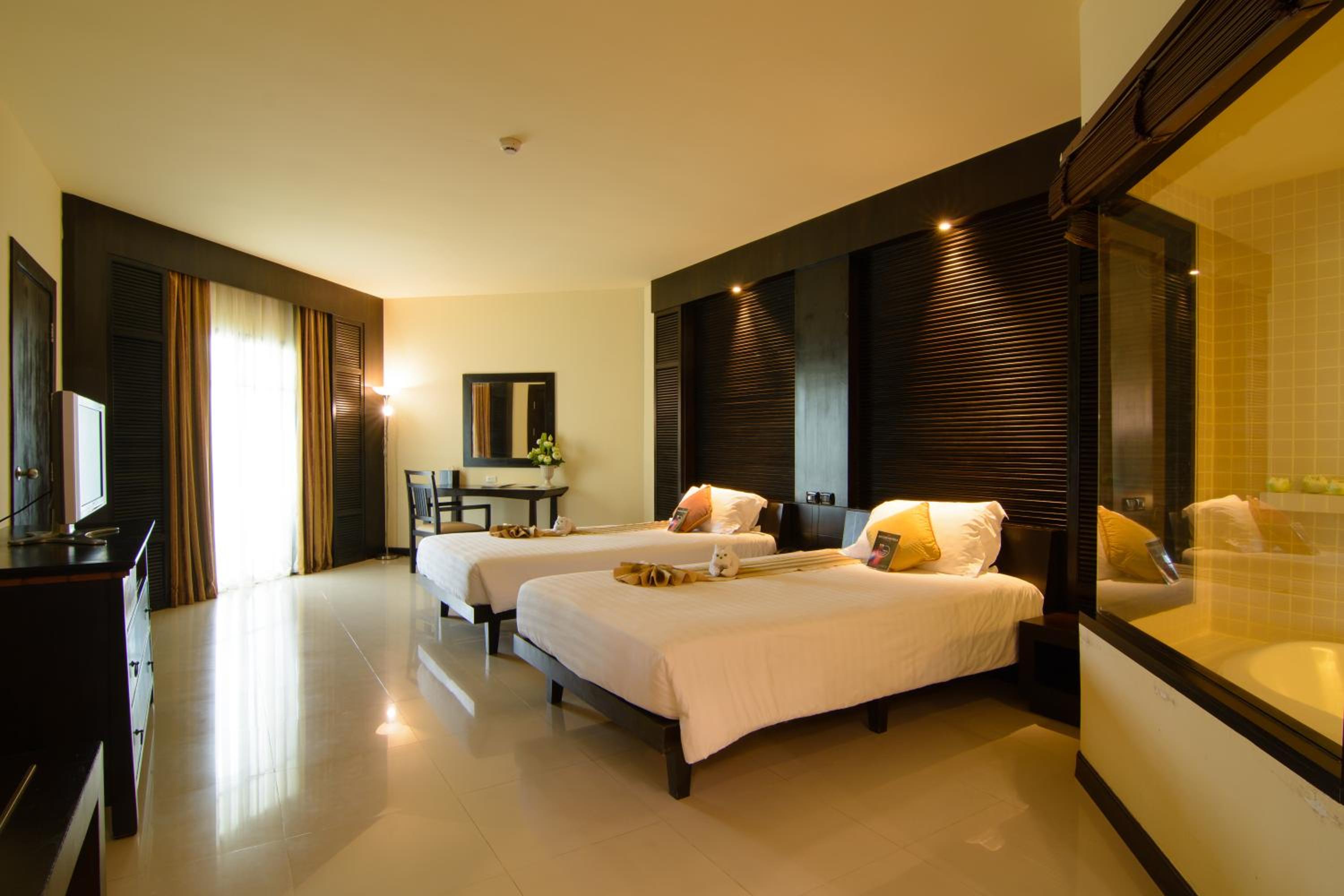 Superior, Twin Beds, Garden Side
