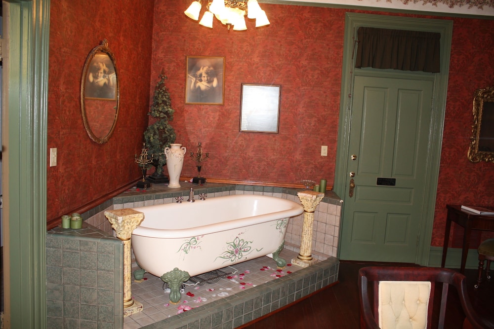 McFarlin House Bed and Breakfast 66/69