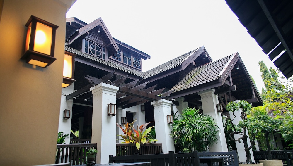WIENGLAKOR HOTEL 8/76