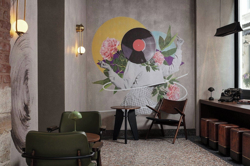 Moxy Istanbul Beyoglu 32/50