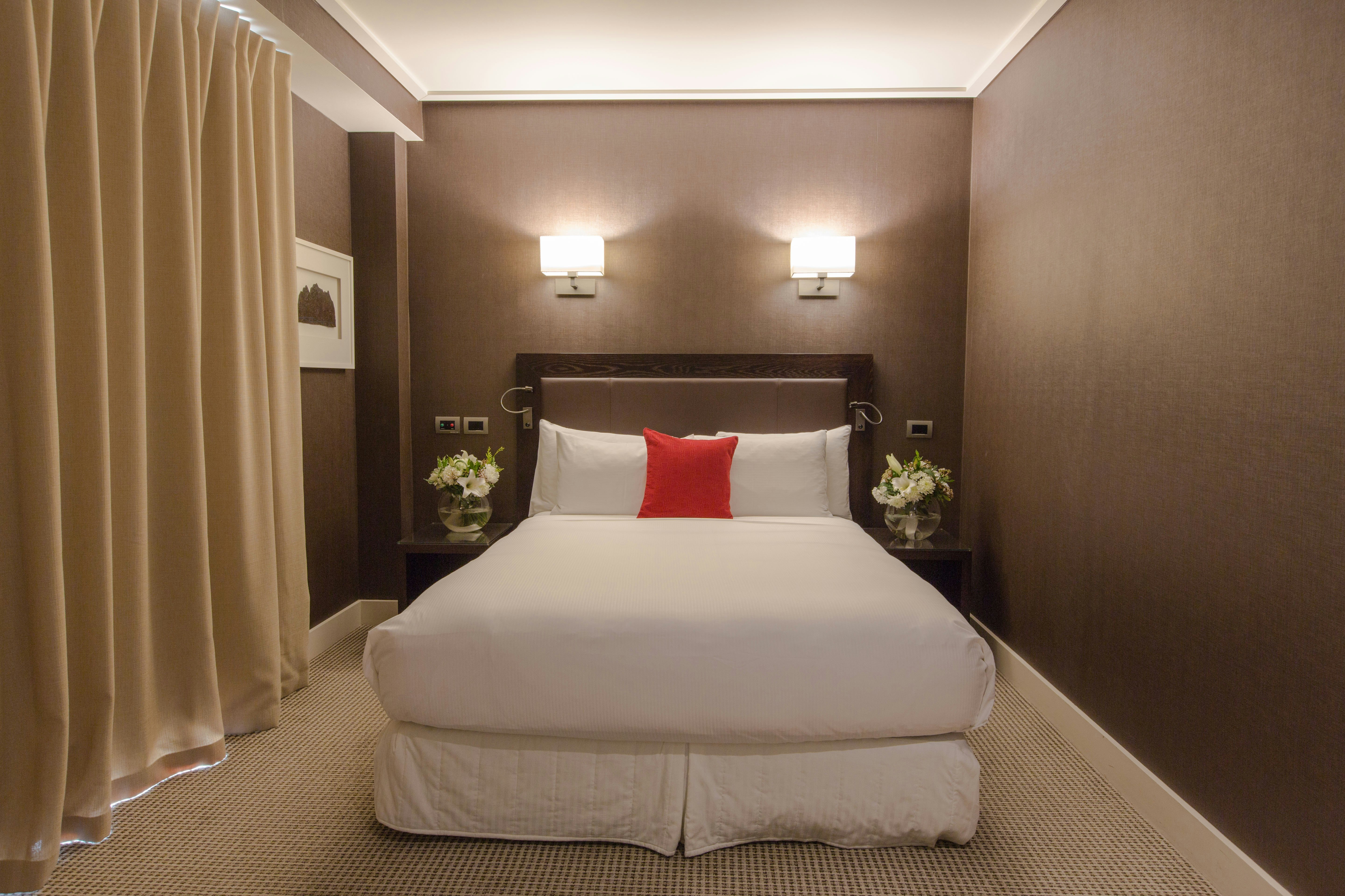ROOM, QUEEN BED, ACCESSIBLE