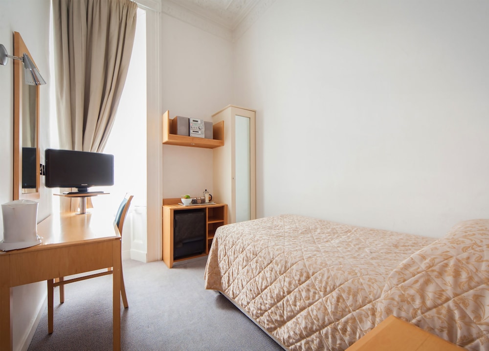Clifton Hotel 23/53