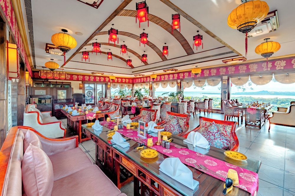 Noor Us Sabah Palace 38/45