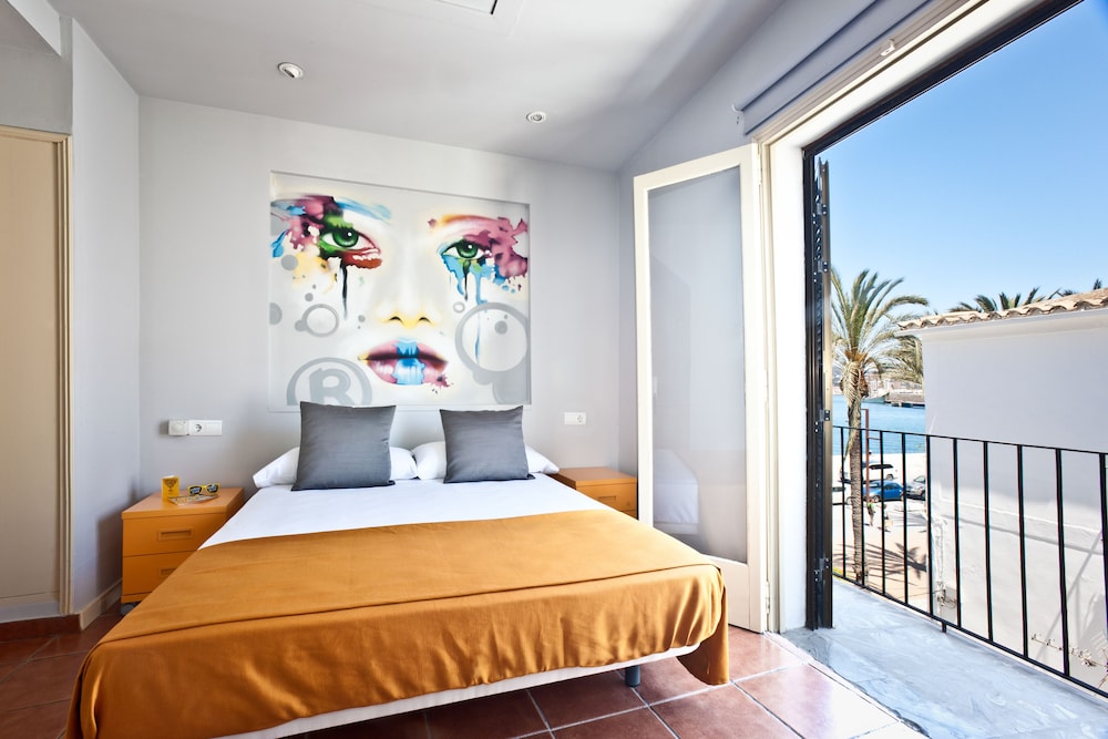 Hotel Ryans La Marina 25/69