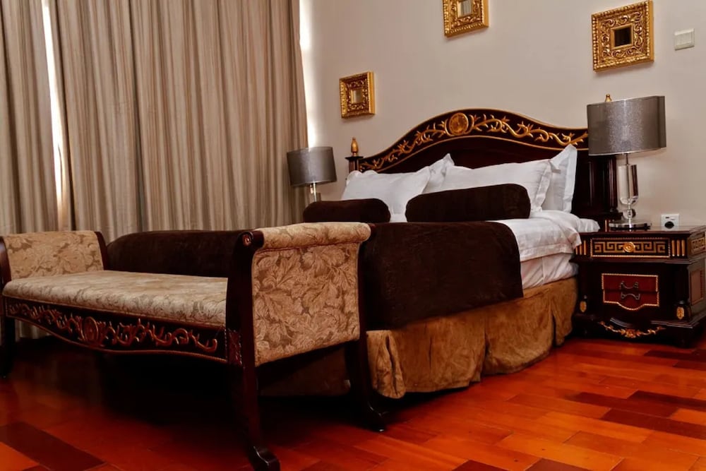 Golden Tulip Owu Crown Ibadan 21/45