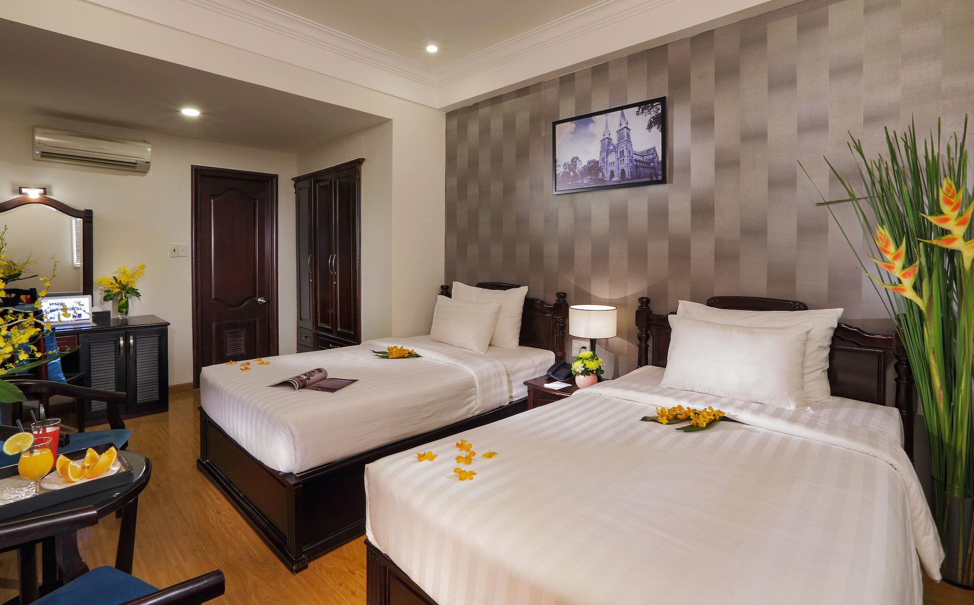 PREMIER, TWIN BEDS