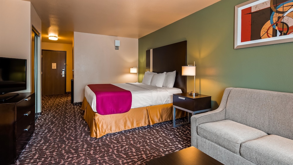 Best Western Plus The Woodlands 21/31