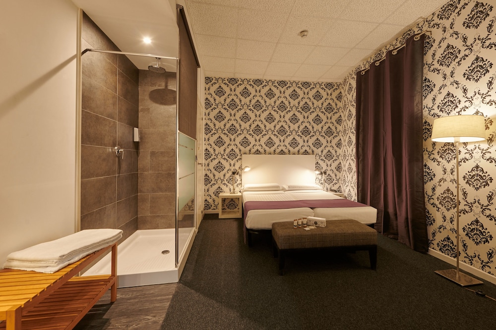Hostal Mayerling Centro 32/33