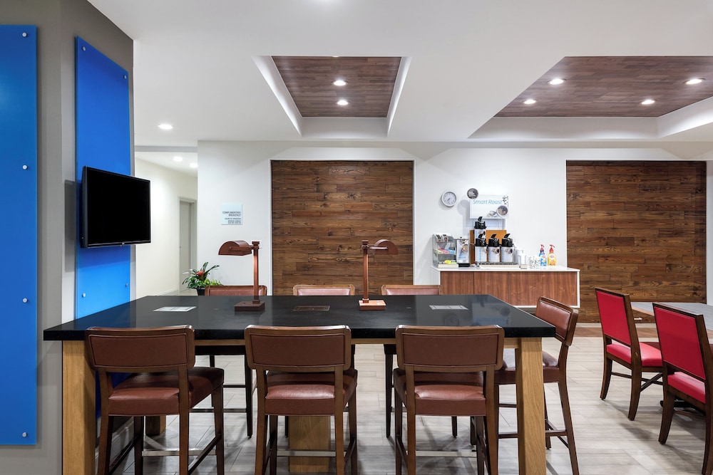 Holiday Inn Express and Suites Florence I-95 and I-20 Civic Ctr, an IHG Hotel 59/70
