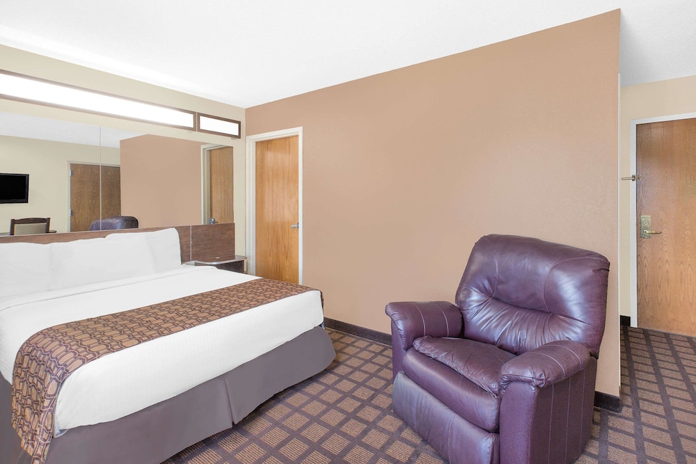 Microtel Inn & Suites by Wyndham Franklin 9/17
