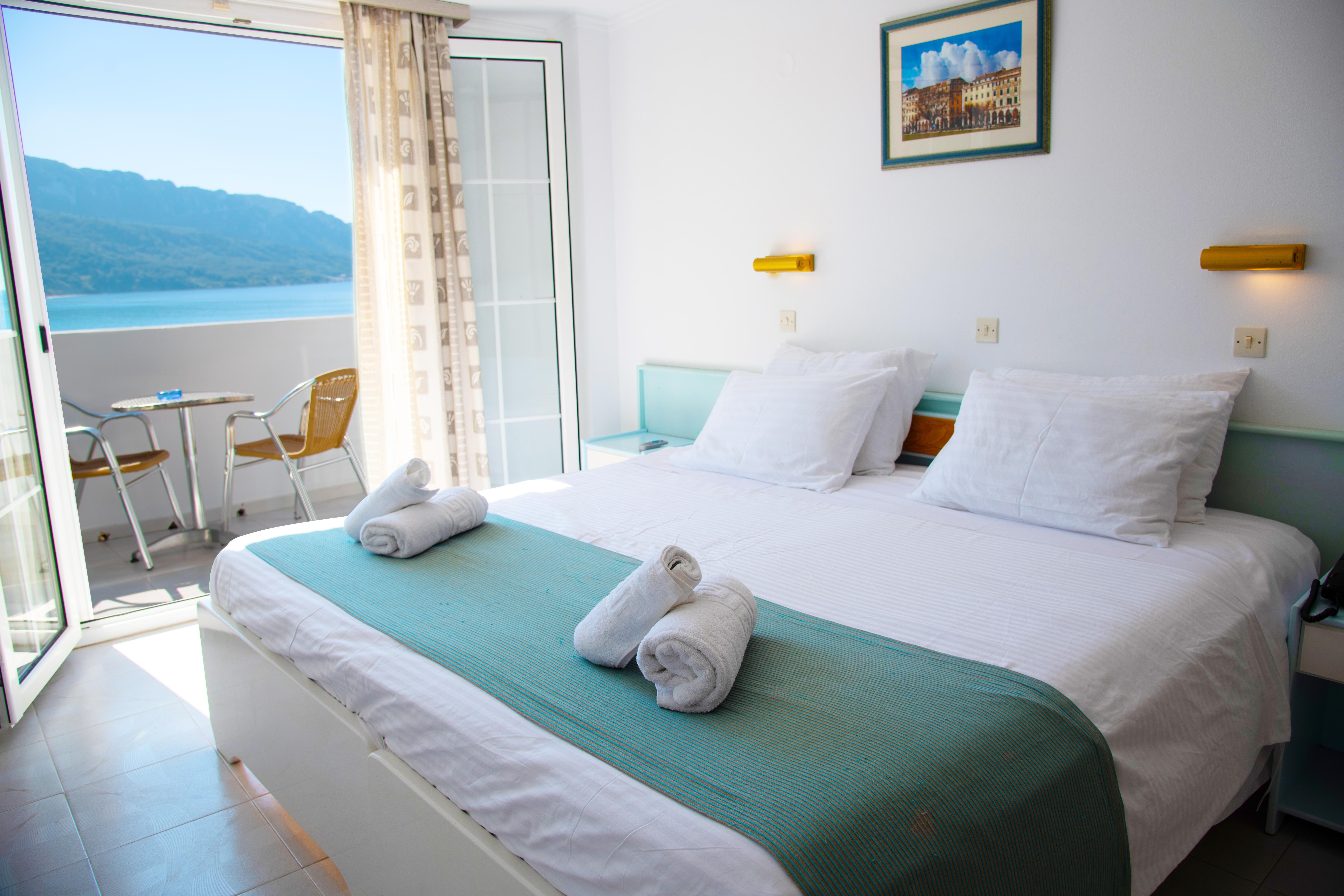 Standard, Side Sea View