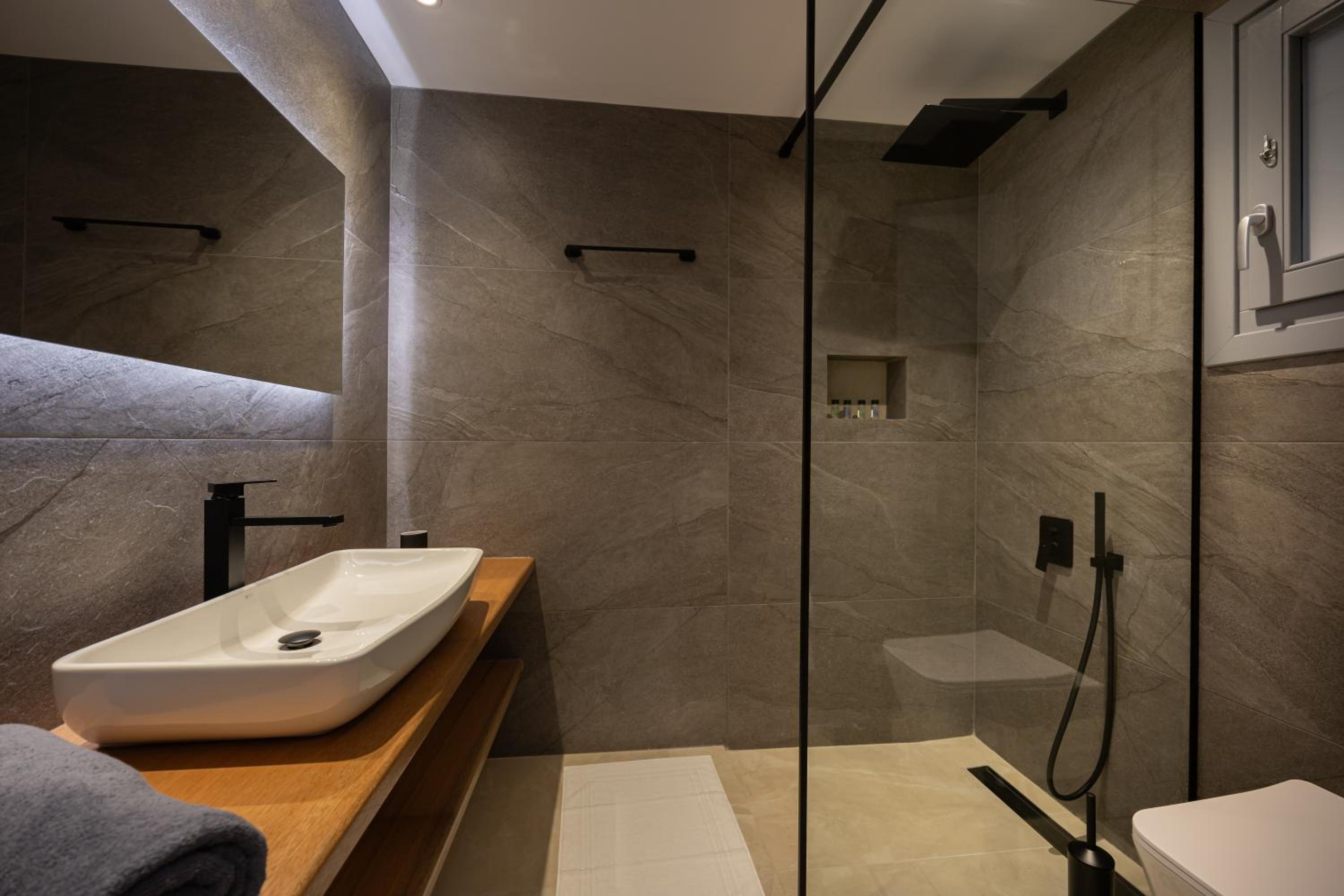 Nastram Suites Oia 27/30