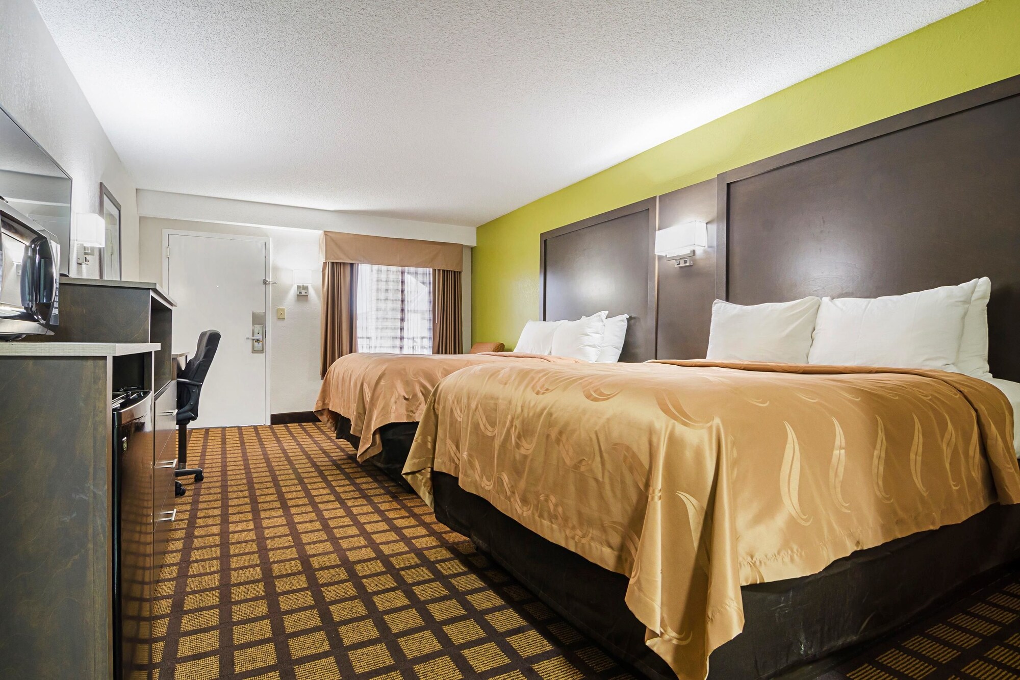 غرفة قياسية بسريرين كوين، Quality Inn Raeford, NC 2/4