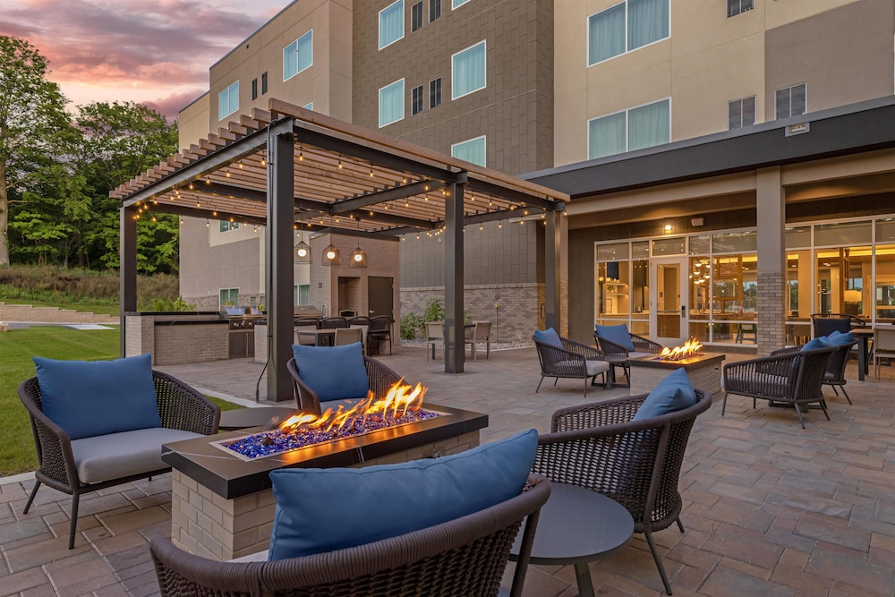 Homewood Suites by Hilton Walker Grand Rapids North 35/56