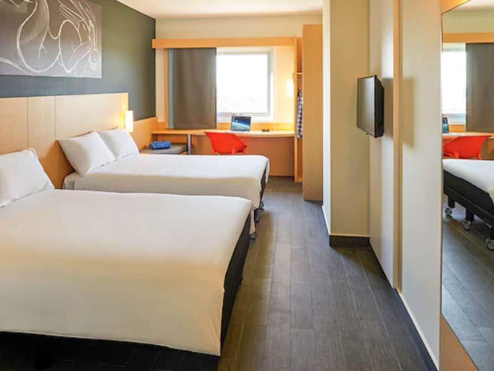 Standard, 2 Double Beds