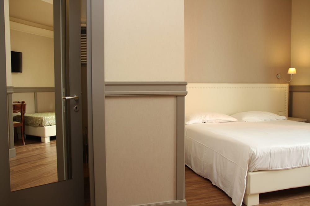 غرفة ديلوكس عائلية ثلاثية بإطلالة على الحديقة، Basilica Hotel 7/10