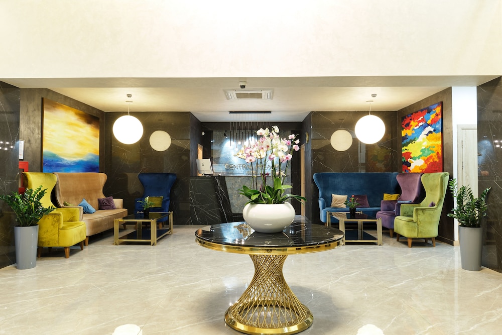 Central Palace Halal Hotel 12/24