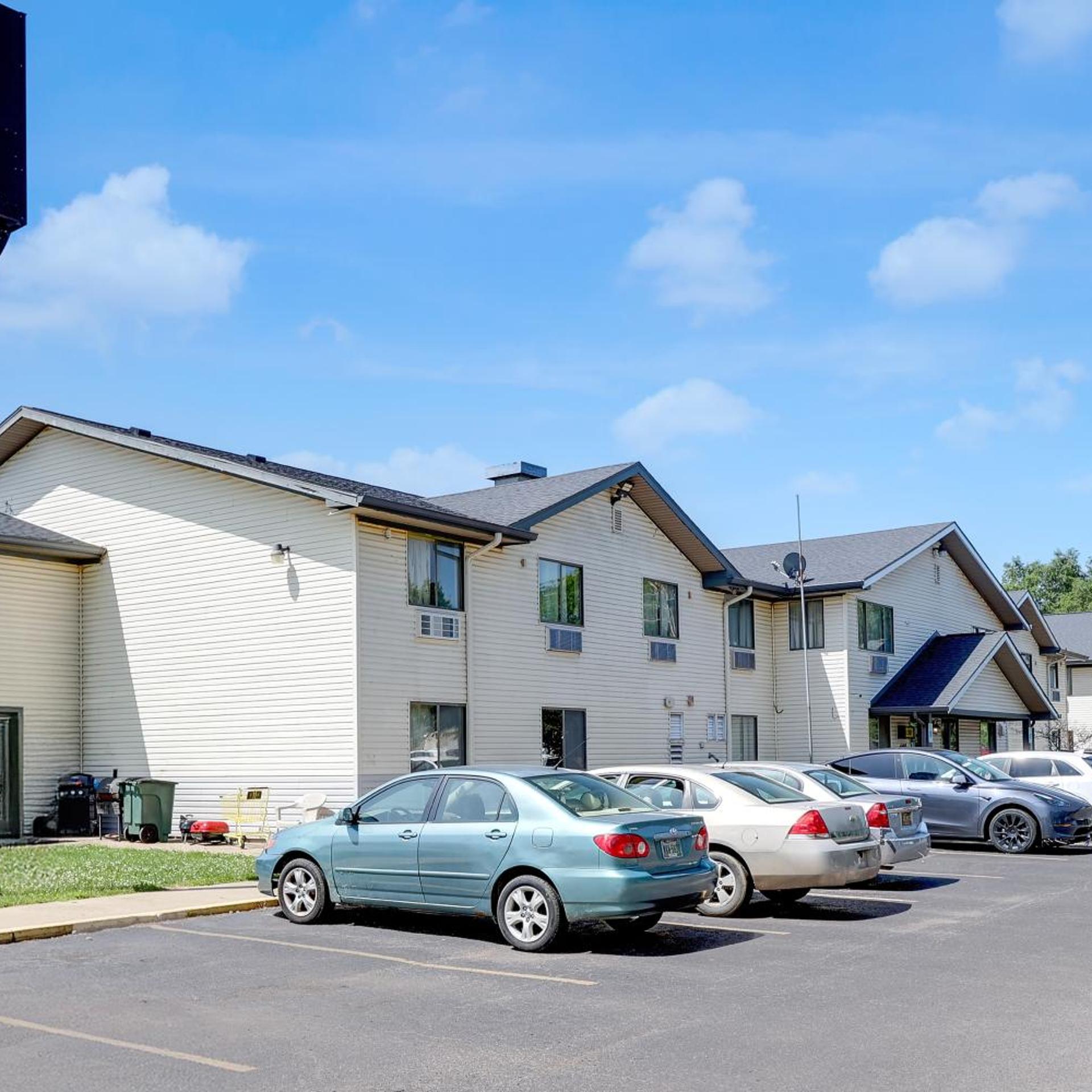 Coldwater Inn & Suites near I 69 44/59