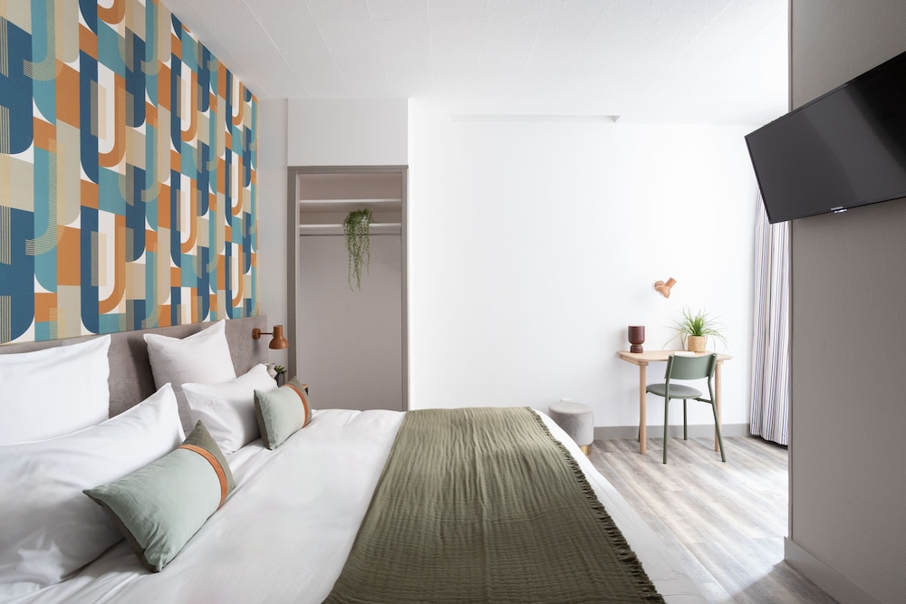 CITOTEL L'UNIVERS 4/34